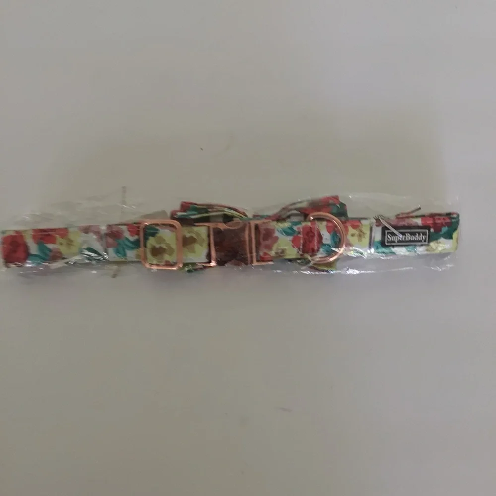 SUPERBUDDY FLORAL DOG COLLAR MEDIUM/LARGE NWT